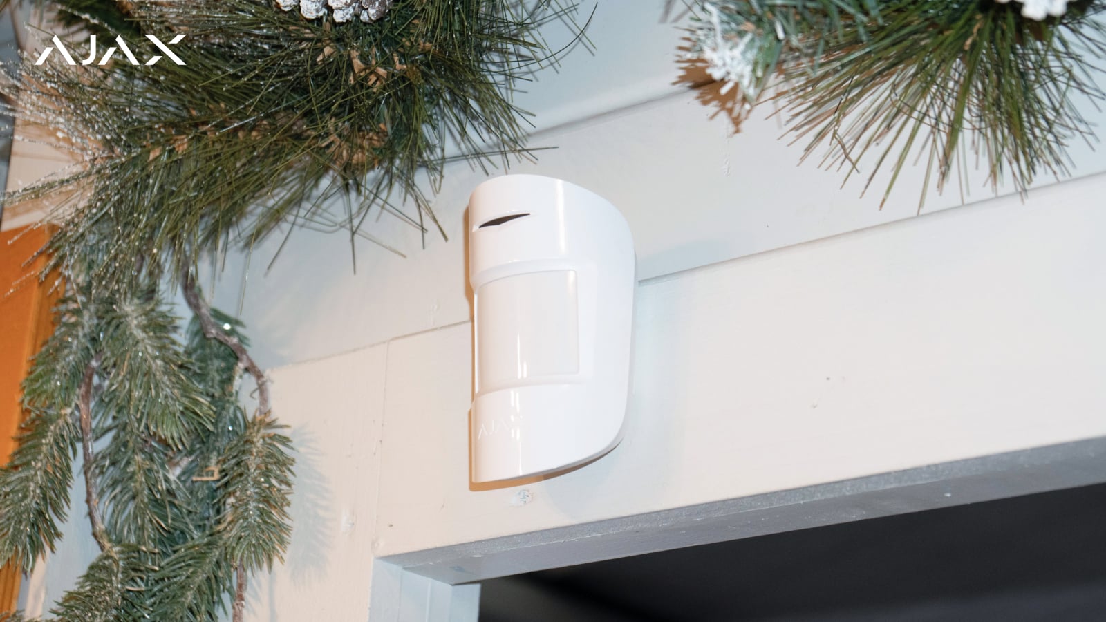 MotionProtect Jeweller detects unwanted motion after closing hours