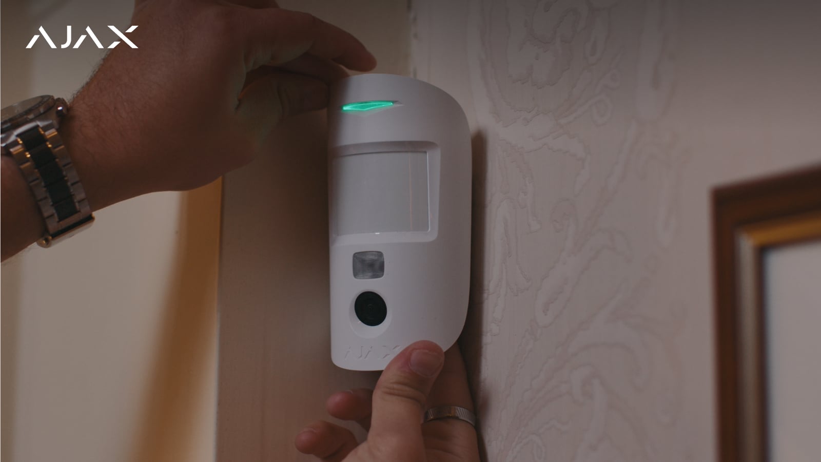 Superior MotionCam (PhOD) Jeweller detects movement and sends photo verification to Ajax apps