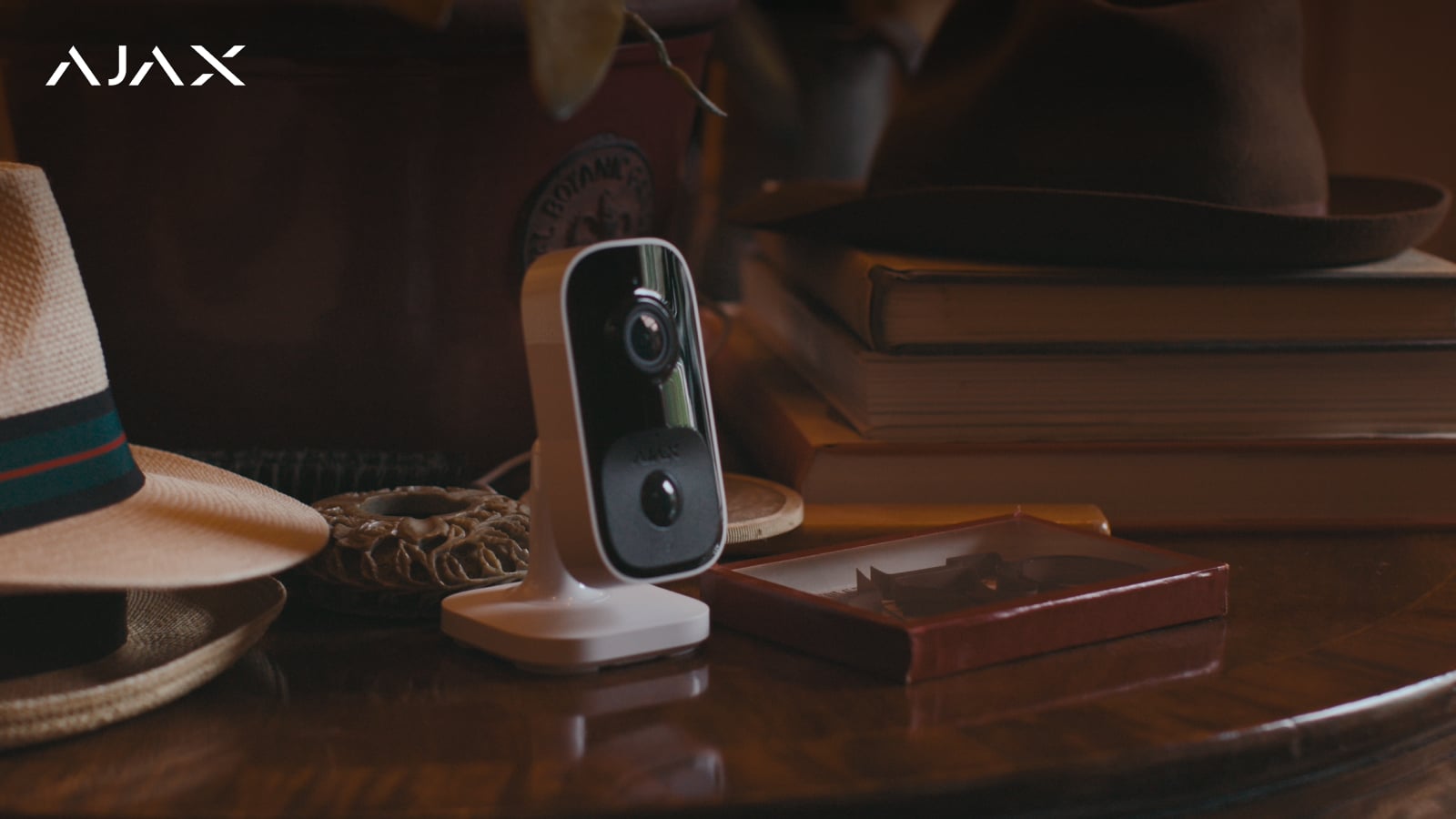 IndoorCam blends seamlessly into the interior without drawing attention