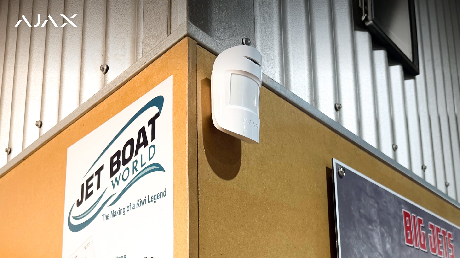 MotionCam Jeweller реагирует на движение внутри охраняемых зданий