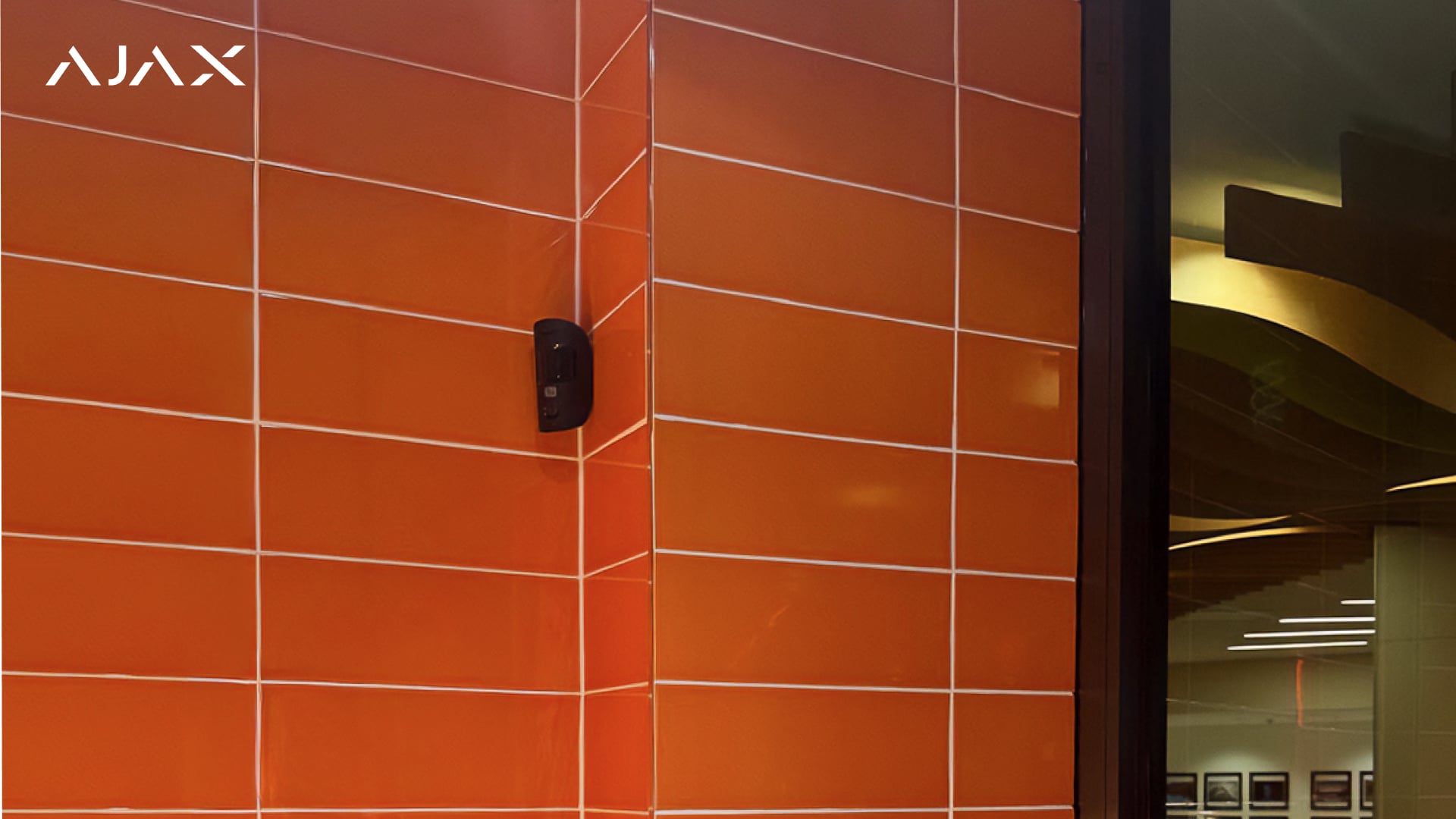 Il dispositivo MotionCam (PhOD) Jeweller combina rilevamento delle intrusioni e foto-verifica, riducendo al contempo il numero di dispositivi necessari sul posto